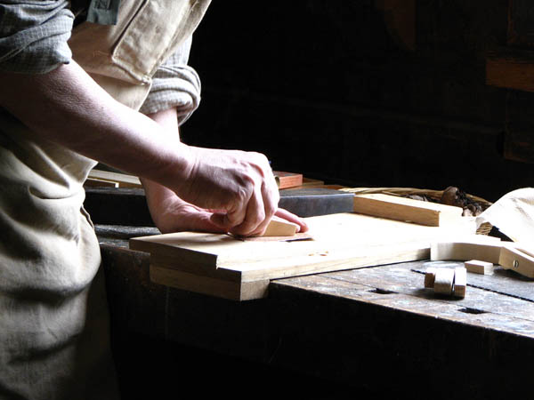 Nuestra <strong>carpintería de madera en  Alcanadre</strong> es una empresa de <strong>herencia familiar</strong>, por lo que  contamos con gran <strong>experiencia </strong>en la profesión.